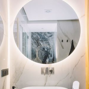 come incollare gli specchi